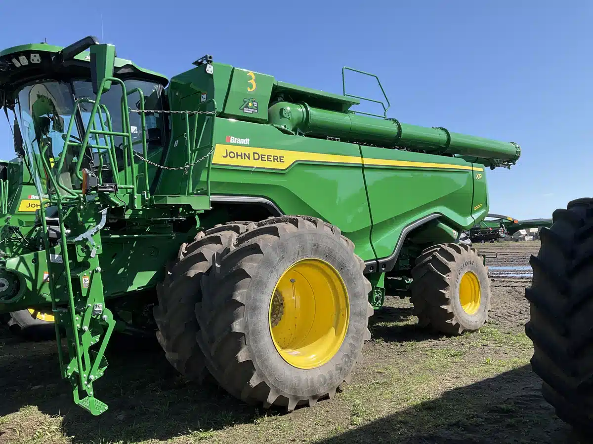 Gallery image 2 for Used 2022 John Deere X9 1000 Combine