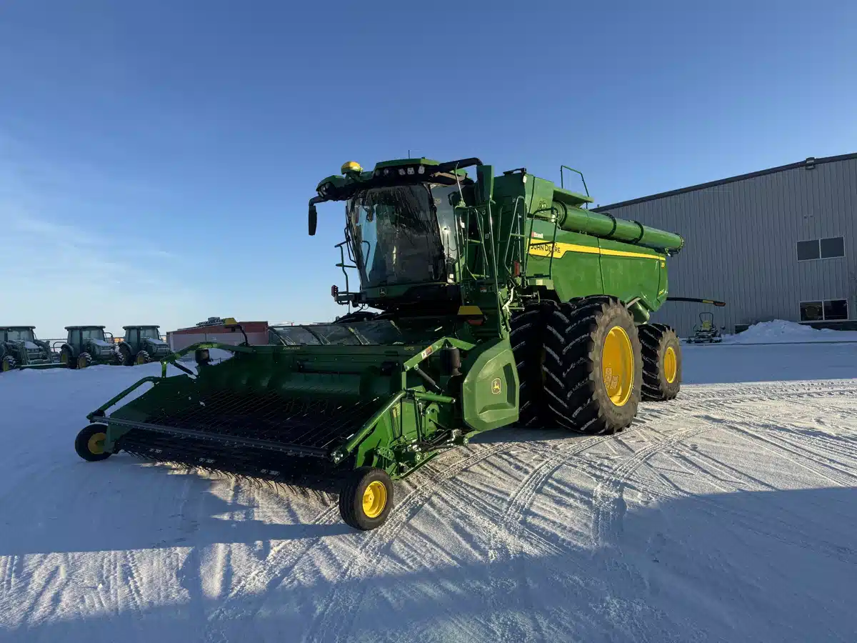 Gallery image 1 for Used 2022 John Deere X9 1000 Combine