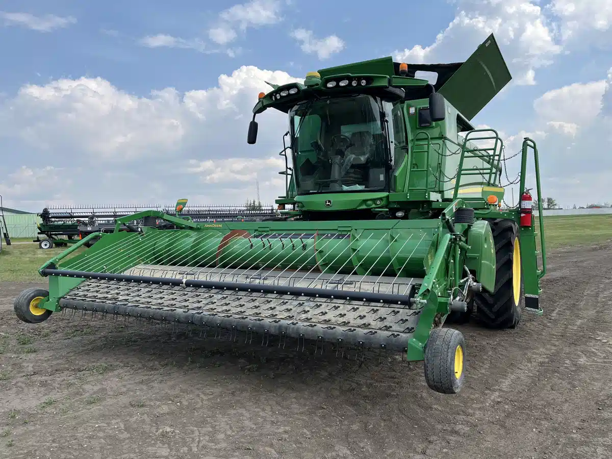 Gallery image 1 for Used 2013 John Deere S690 Combine