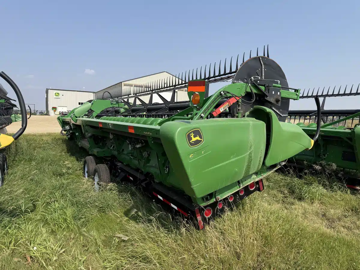 Gallery image 2 for Used 2017 John Deere 640FD Header - Draper