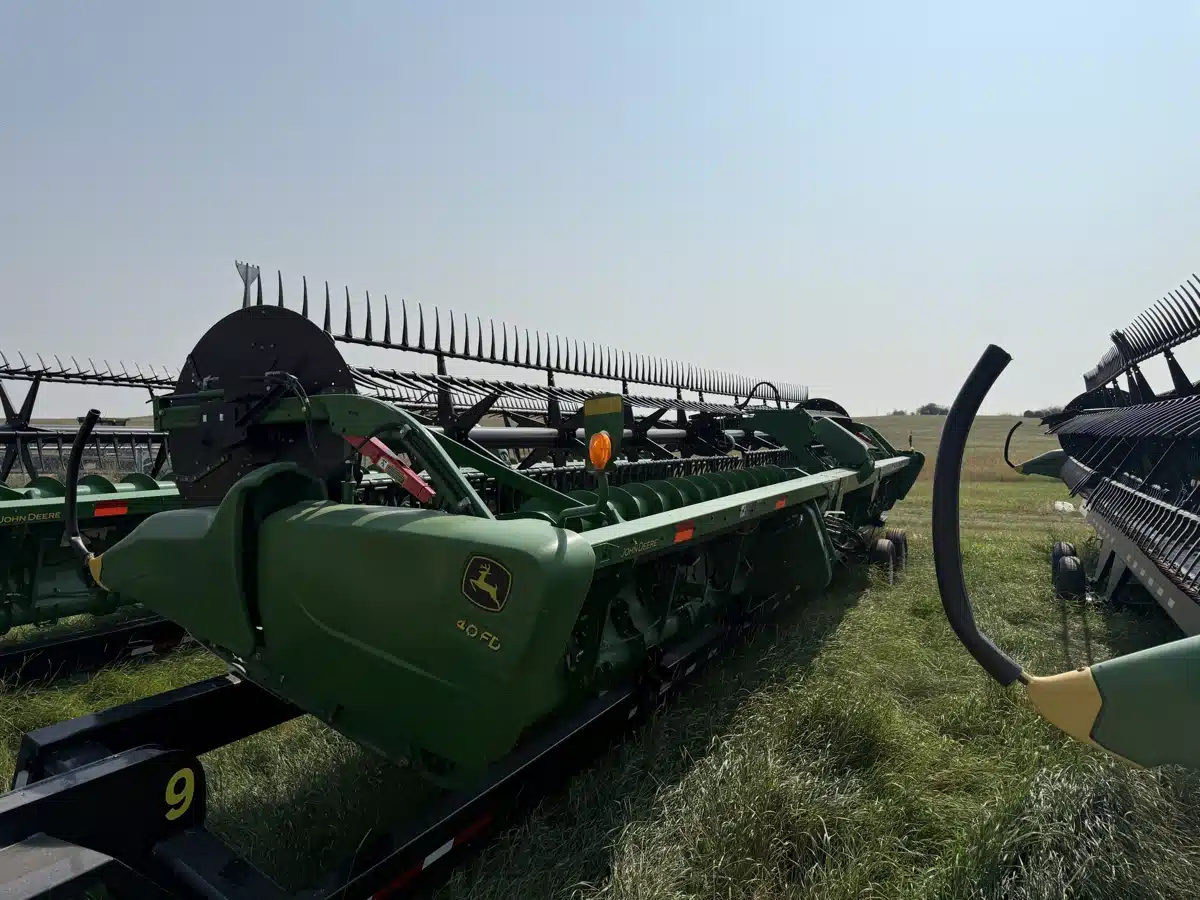 Gallery image 1 for Used 2017 John Deere 640FD Header - Draper