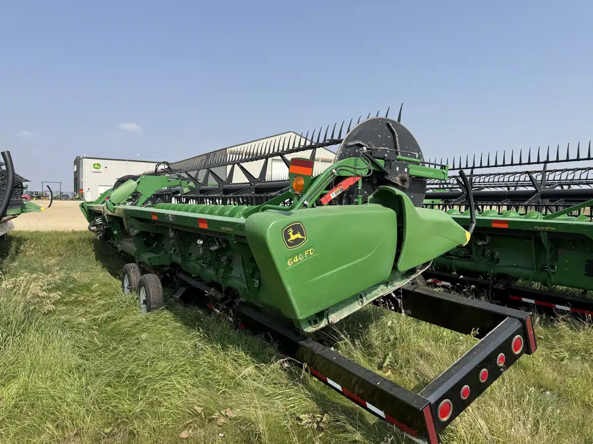 Gallery image 2 for Used 2017 John Deere 640FD Header - Draper
