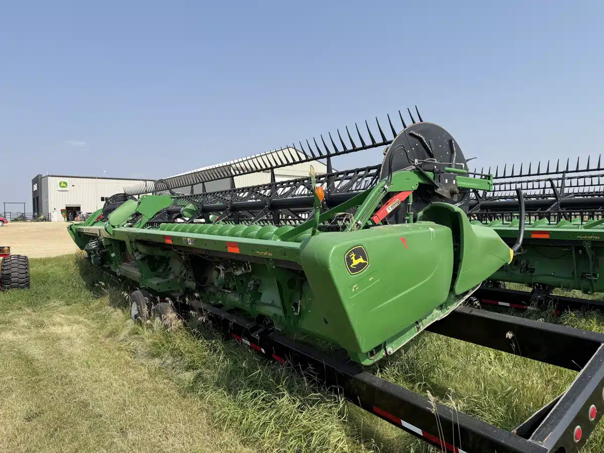 Gallery image 2 for Used 2017 John Deere 640FD Header - Draper