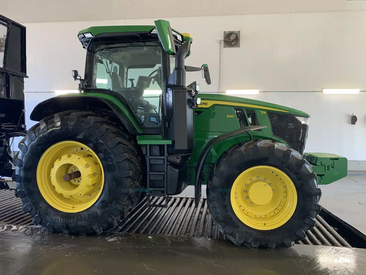 Gallery image 2 for Used 2023 John Deere 7R 290 Tractor