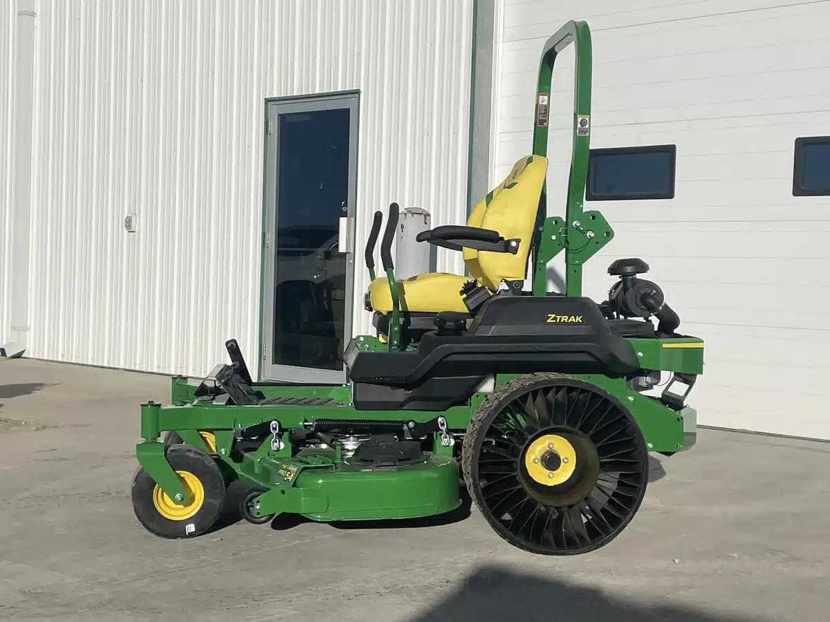 Gallery image 2 for Used 2023 John Deere Z740R Mower - Zero Turn