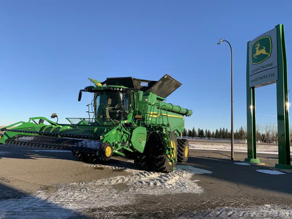 Gallery image 1 for Used 2022 John Deere X9 1000 Combine