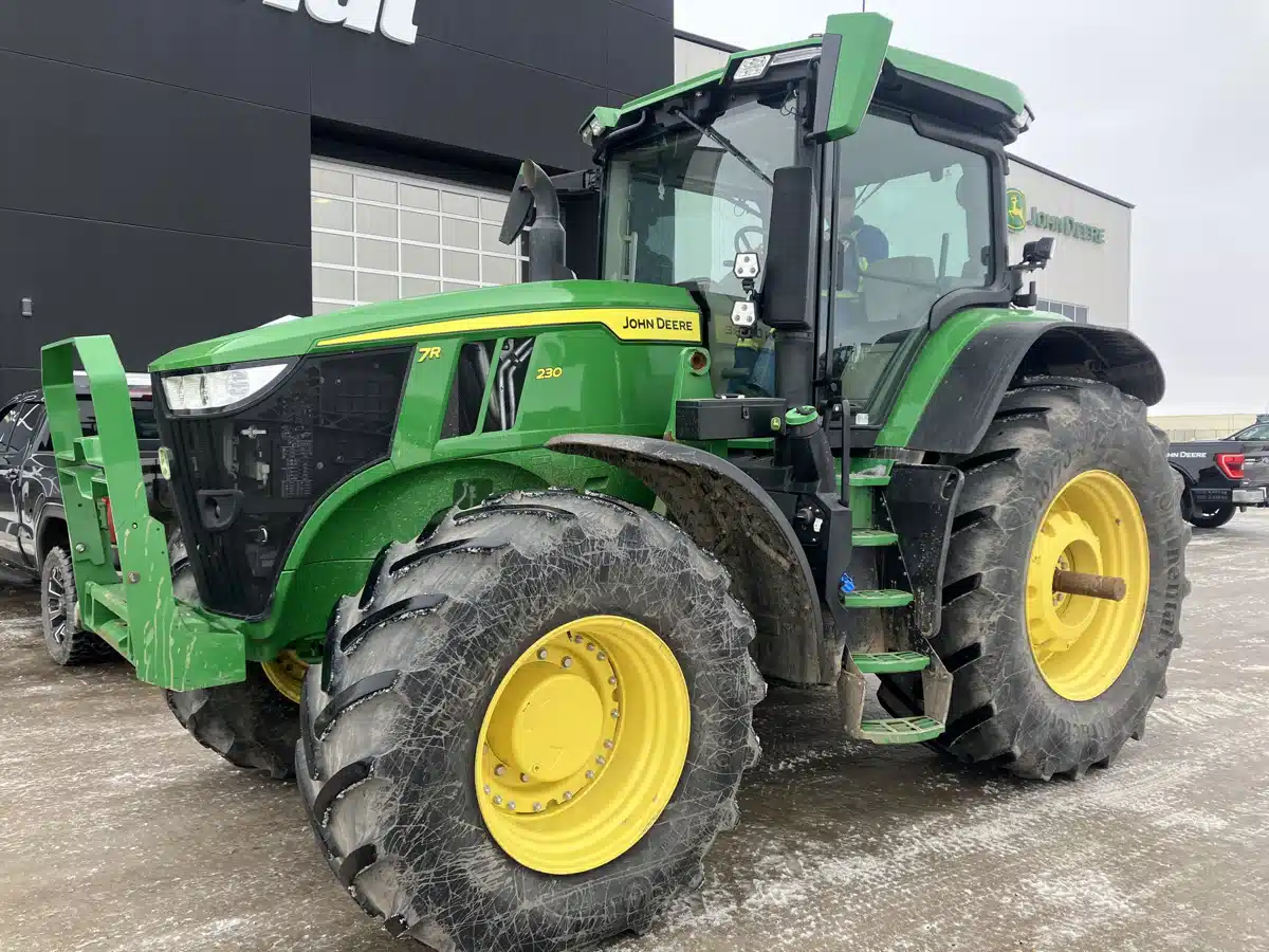 Gallery image 2 for Used 2022 John Deere 7R 230 Tractor