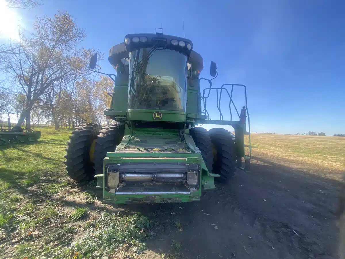 Gallery image 2 for Used 2011 John Deere 9870 STS Combine