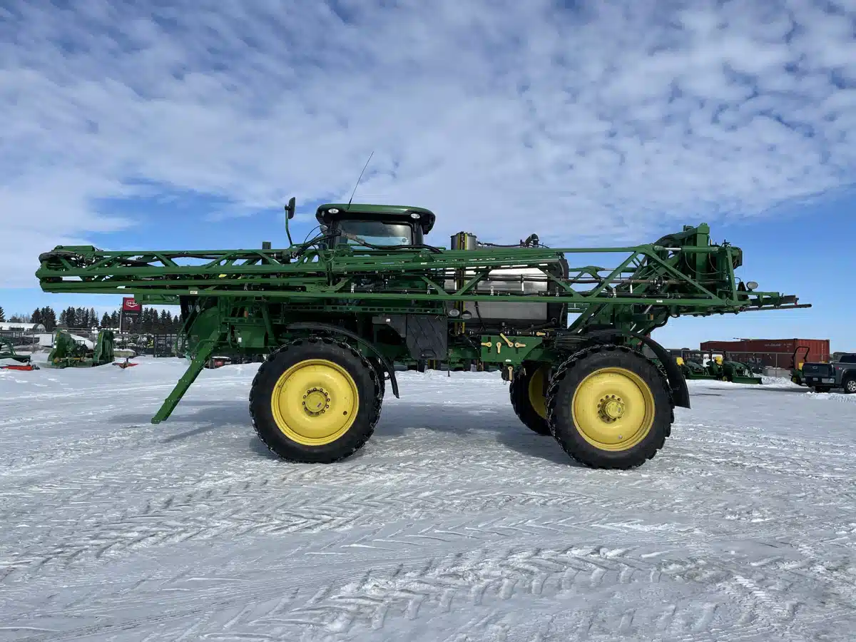 Gallery image 2 for Used 2014 John Deere R4038 Sprayer - Self Propelled