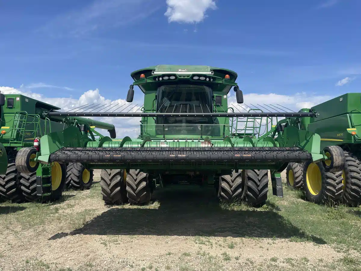 Gallery image 2 for Used 2017 John Deere S680 Combine