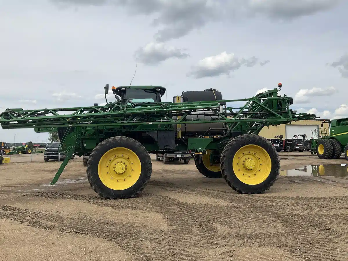 Gallery image 2 for Used 2018 John Deere R4045 Sprayer - Self Propelled