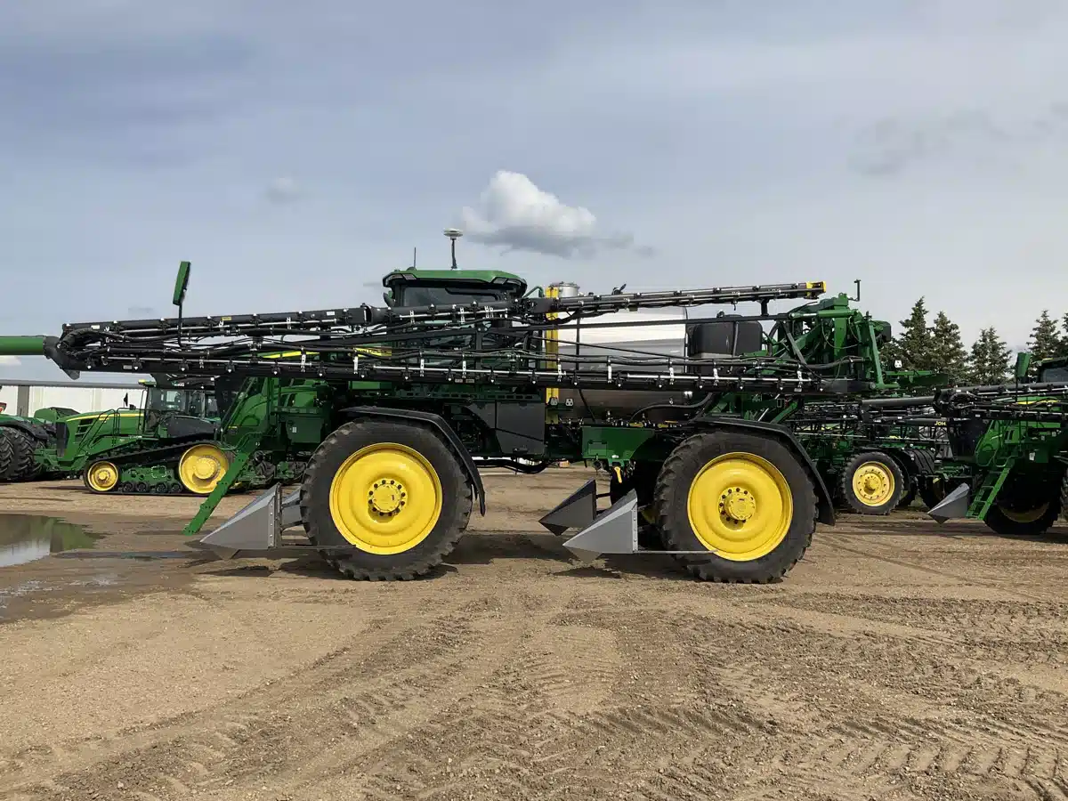 Gallery image 2 for Used 2024 John Deere 616R Sprayer - Self Propelled
