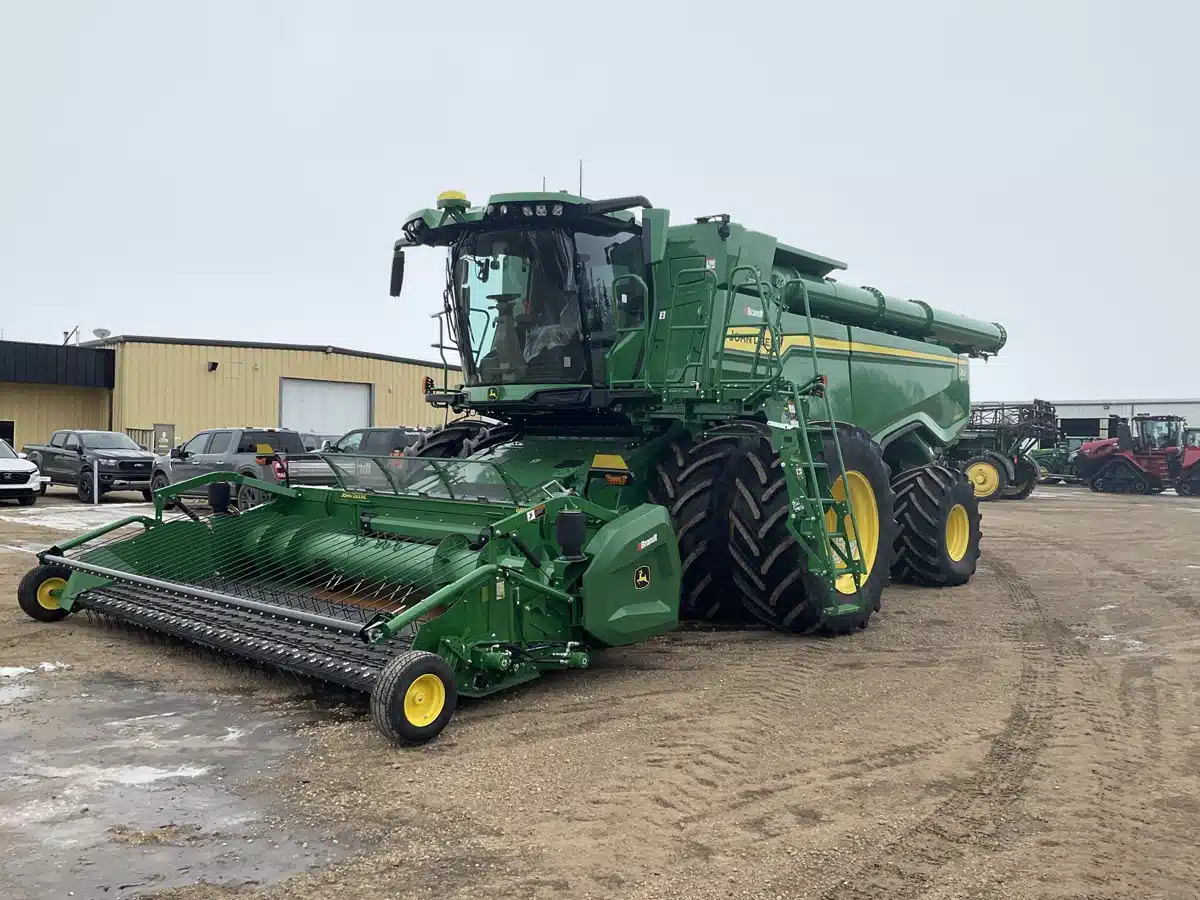 Gallery image 2 for 2022 John Deere X9 1100 Combine