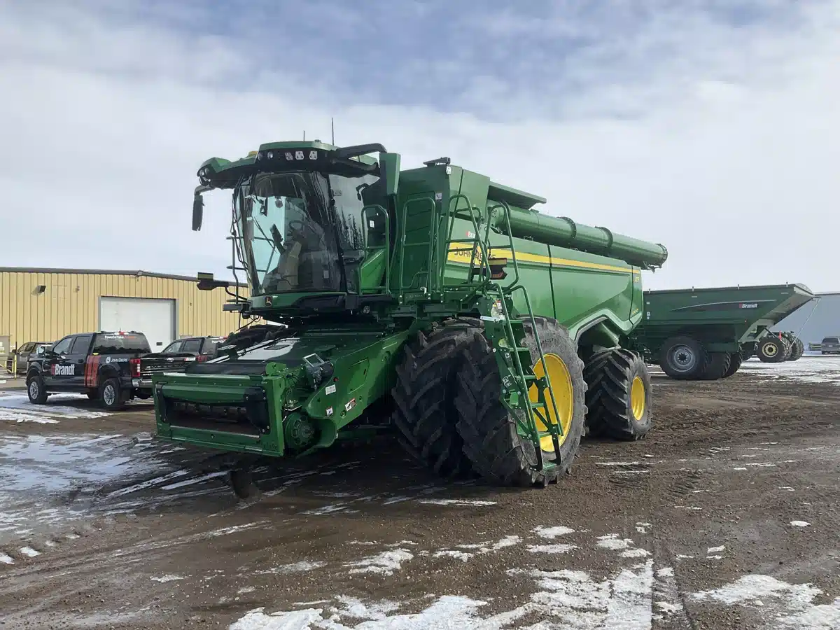 Gallery image 2 for 2024 John Deere X9 1100 Combine