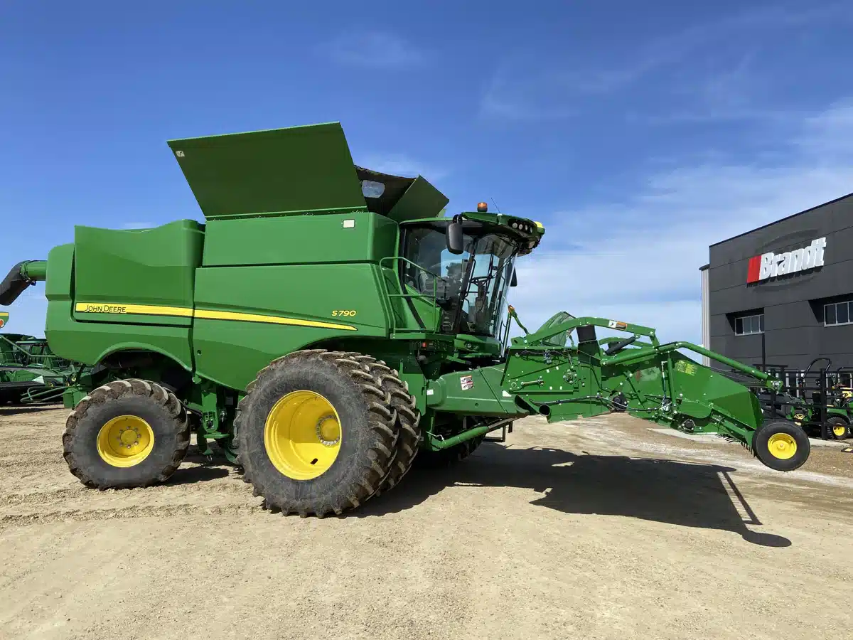 Gallery image 2 for Used 2019 John Deere S790 Combine