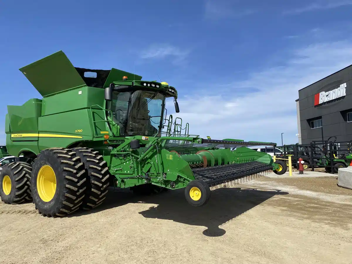 Gallery image 2 for Used 2020 John Deere S790 Combine