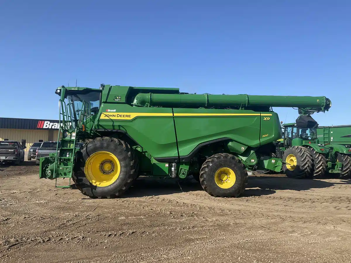 Gallery image 2 for Used 2022 John Deere X9 1100 Combine