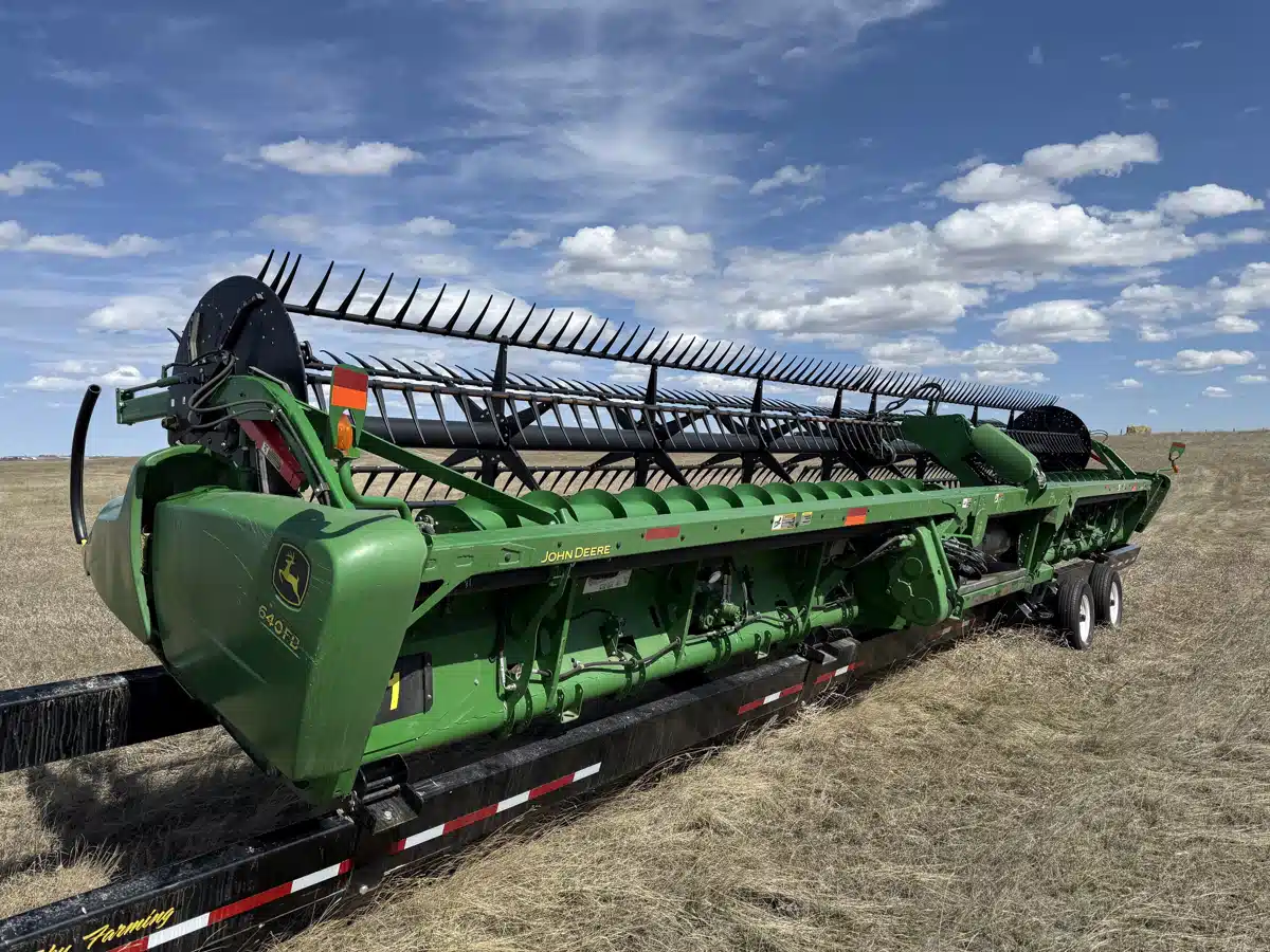 Gallery image 2 for Used 2017 John Deere 640FD Header - Draper