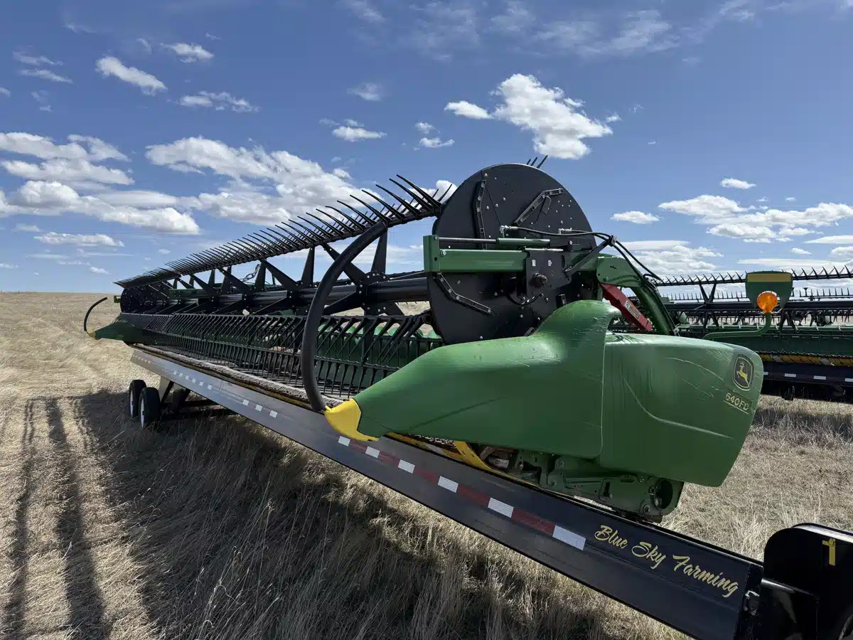 Gallery image 1 for Used 2017 John Deere 640FD Header - Draper