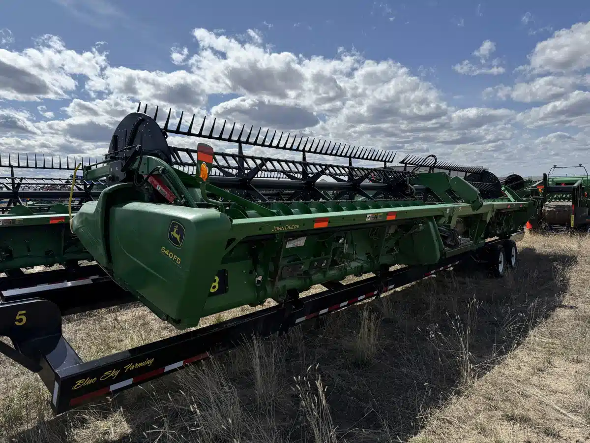 Gallery image 2 for Used 2017 John Deere 640FD Header - Draper