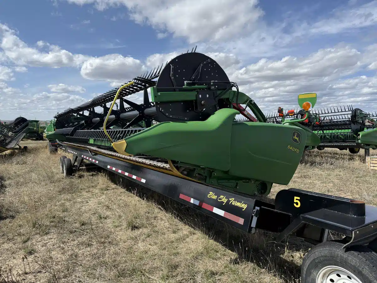 Gallery image 1 for Used 2017 John Deere 640FD Header - Draper