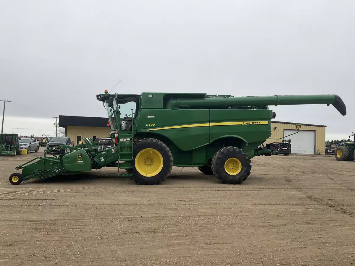 Gallery image 2 for Used 2015 John Deere S680 Combine