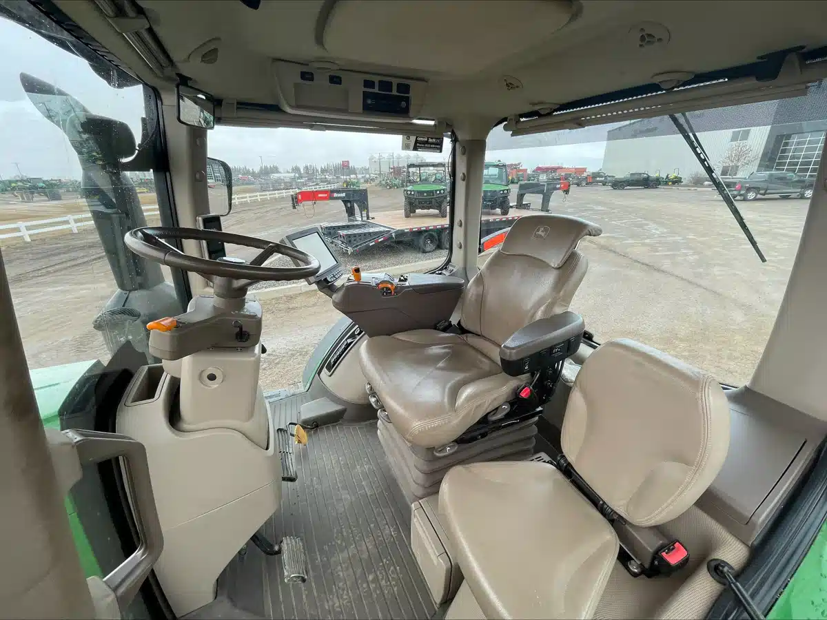 Gallery image 1 for Used 2017 John Deere 7210R Tractor