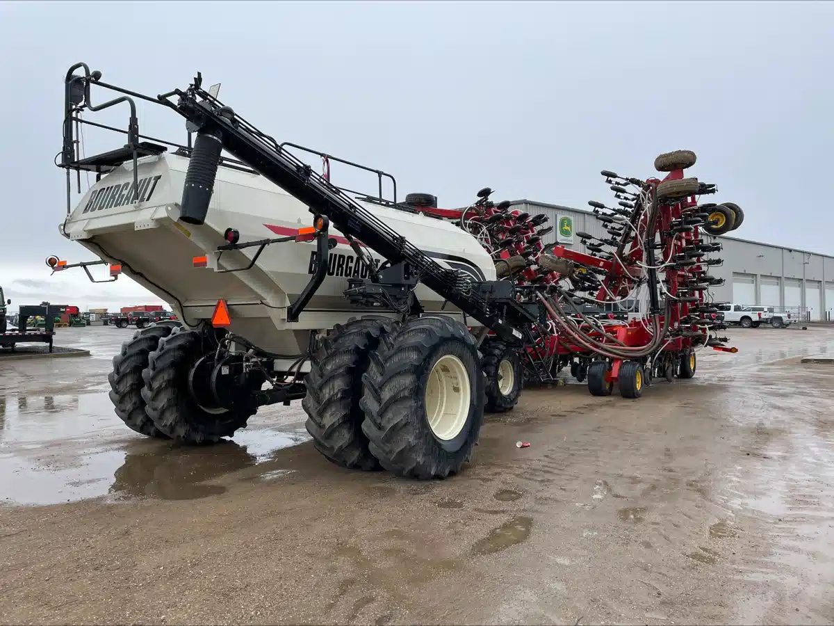 Gallery image 2 for 2013 Bourgault 3320-66 Air Drill