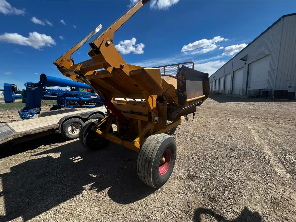 Gallery image 2 for Used 2008 Haybuster 2650 Bale Feeder