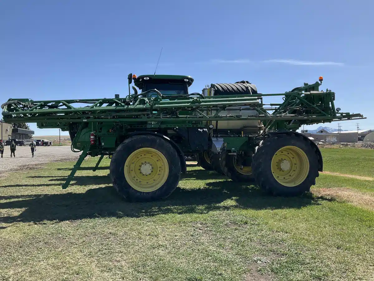 Gallery image 2 for Used 2015 John Deere R4045 Sprayer - Self Propelled