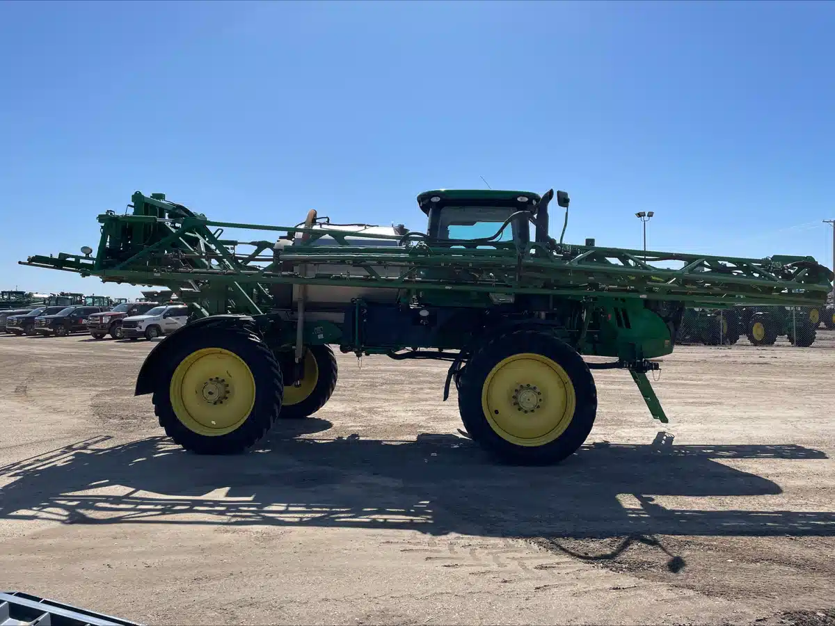 Gallery image 2 for Used 2014 John Deere R4038 Sprayer - Self Propelled