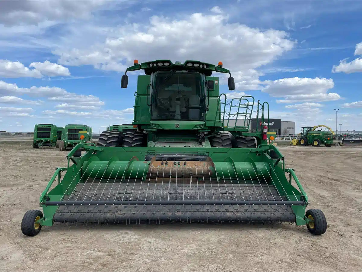 Gallery image 2 for Used 2013 John Deere S680 Combine