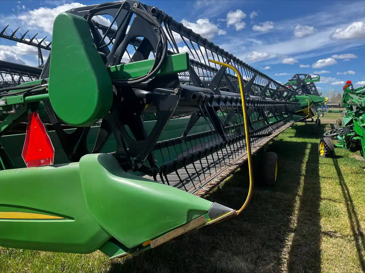 Gallery image 2 for Used 2004 John Deere 936D Header - Draper