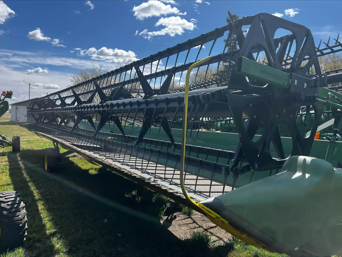 Gallery image 1 for Used 2004 John Deere 936D Header - Draper