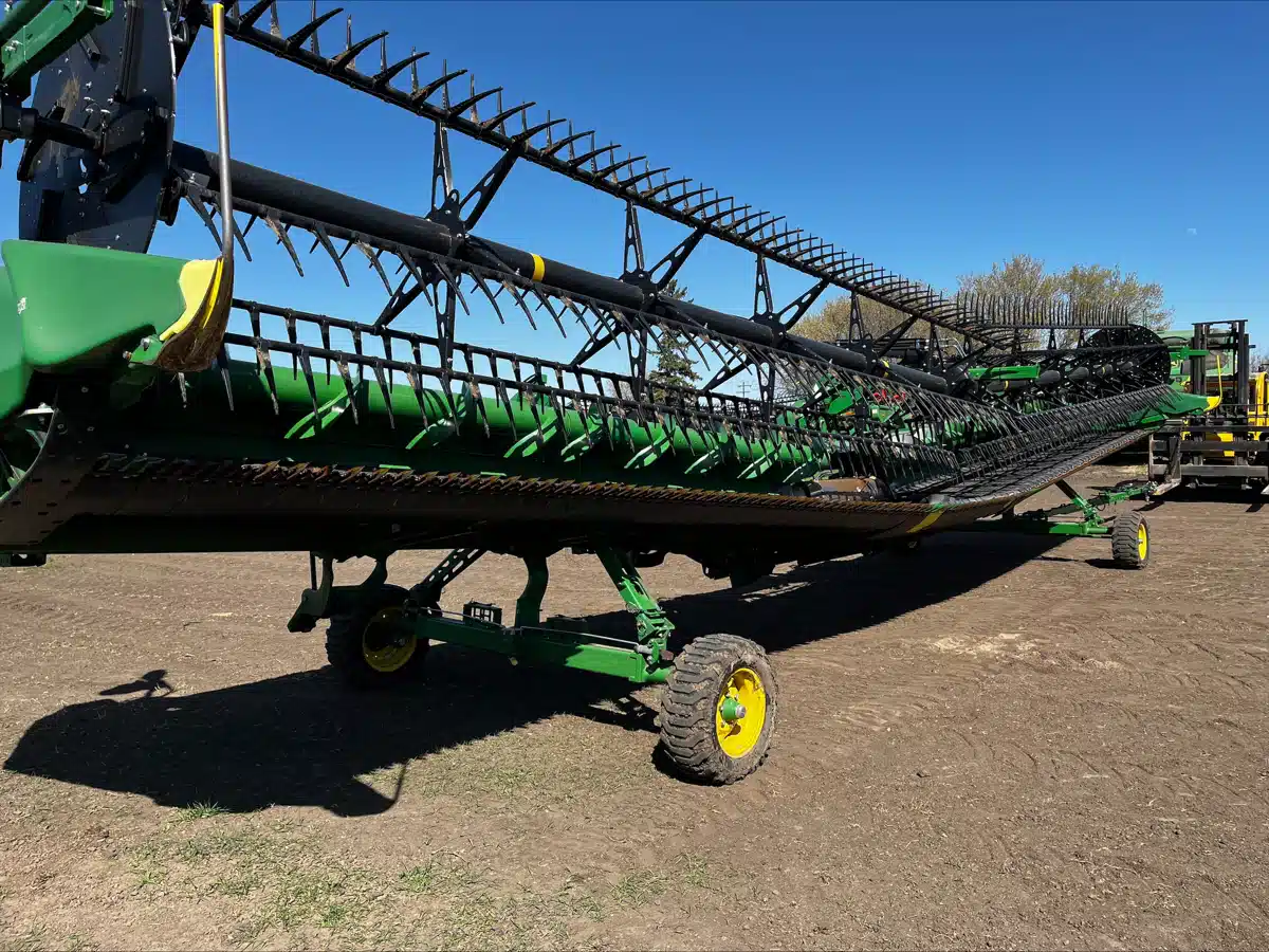 Gallery image 2 for Used 2023 John Deere HD45R Header - Draper