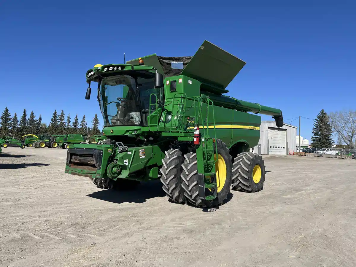 Gallery image 1 for Used 2017 John Deere S680 Combine