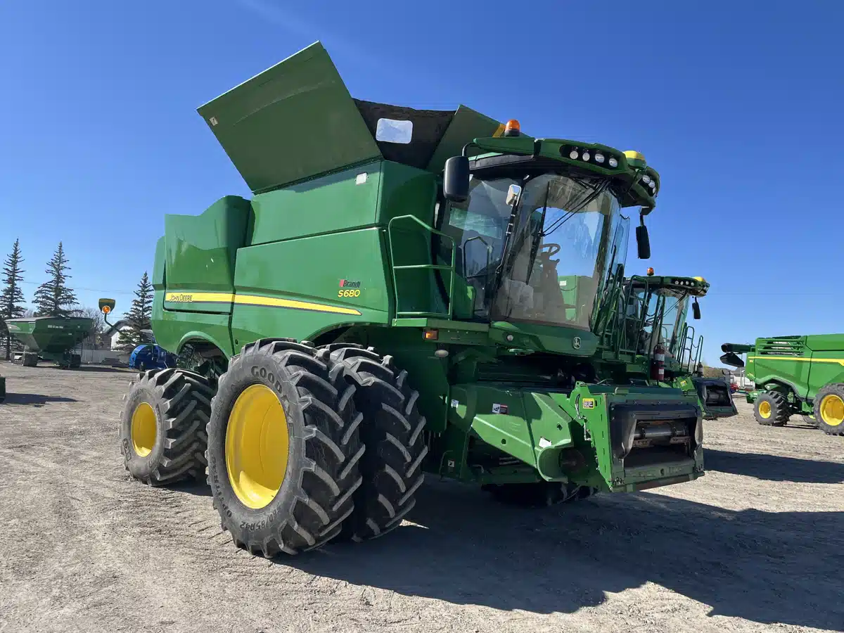 Gallery image 2 for Used 2017 John Deere S680 Combine
