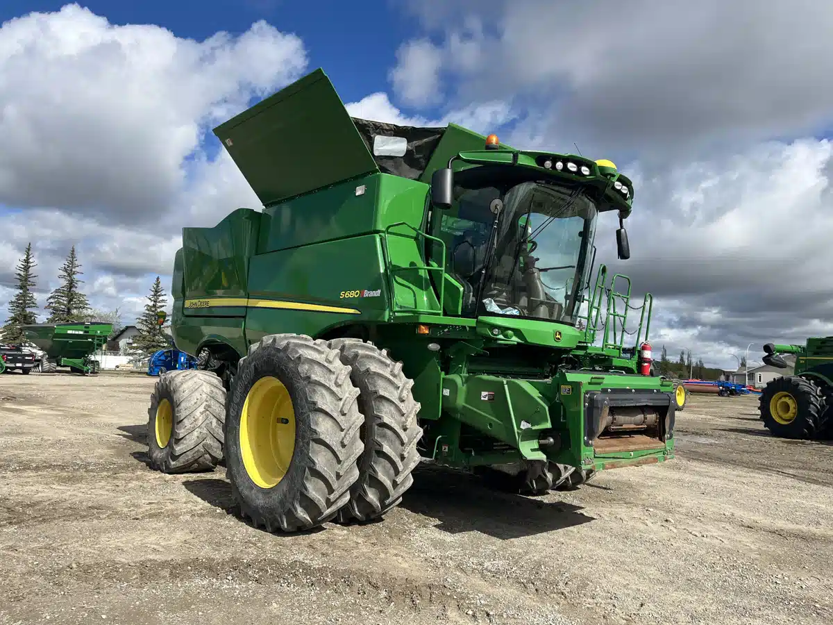 Gallery image 2 for Used 2017 John Deere S680 Combine