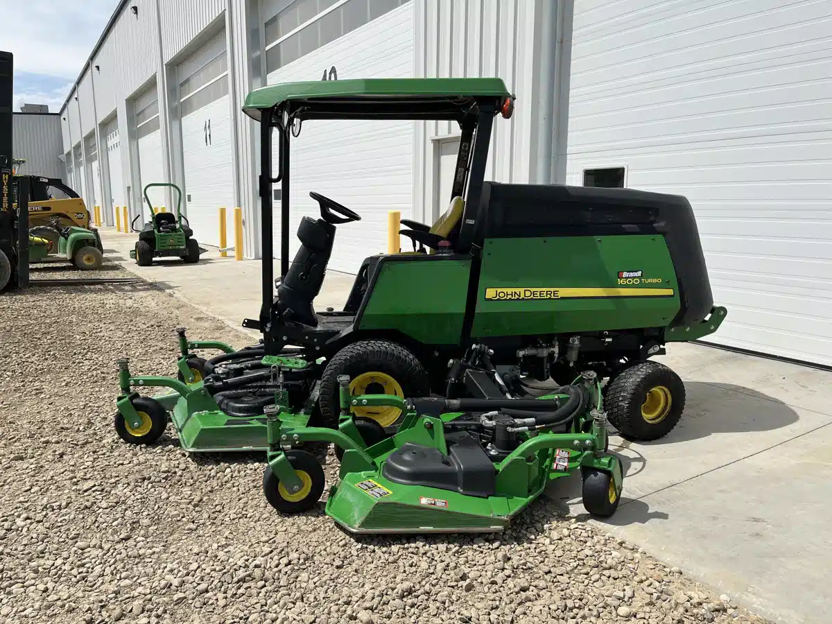 Gallery image 2 for Used 2015 John Deere 1600 Mower - Front Deck