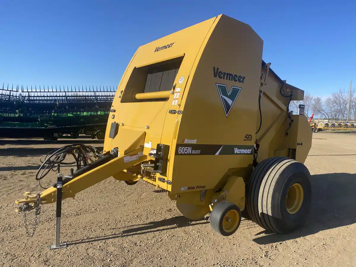 Gallery image 1 for Used 2021 Vermeer 605N Select Round Baler