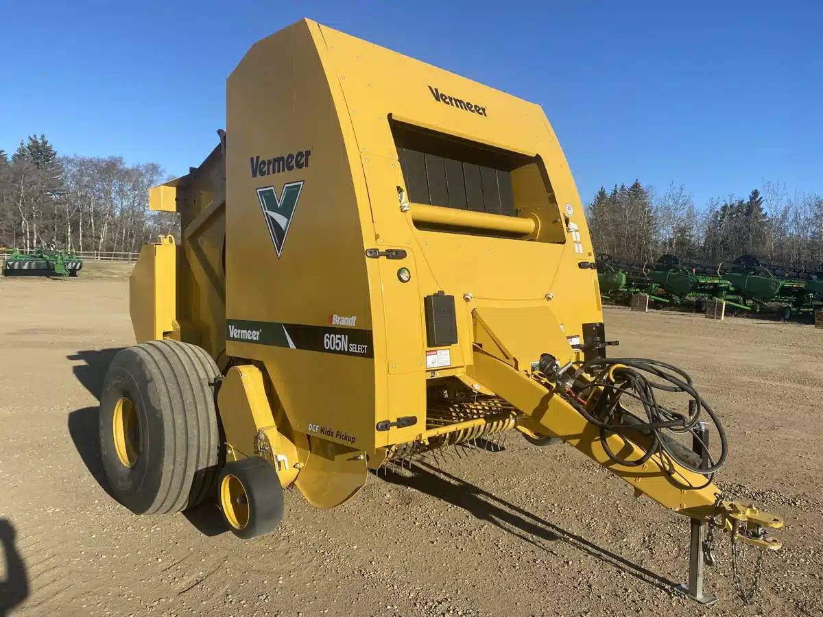 Gallery image 2 for Used 2021 Vermeer 605N Select Round Baler
