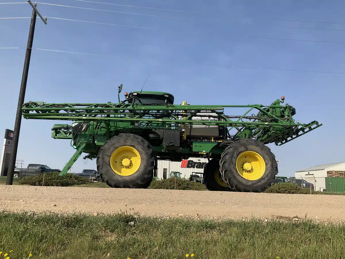 Gallery image 2 for Used 2018 John Deere R4038 Sprayer - Self Propelled