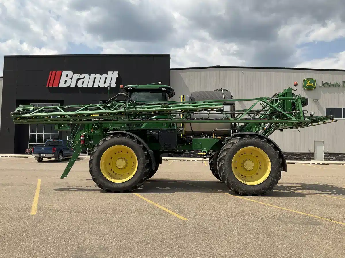 Gallery image 2 for Used 2015 John Deere R4045 Sprayer - Self Propelled