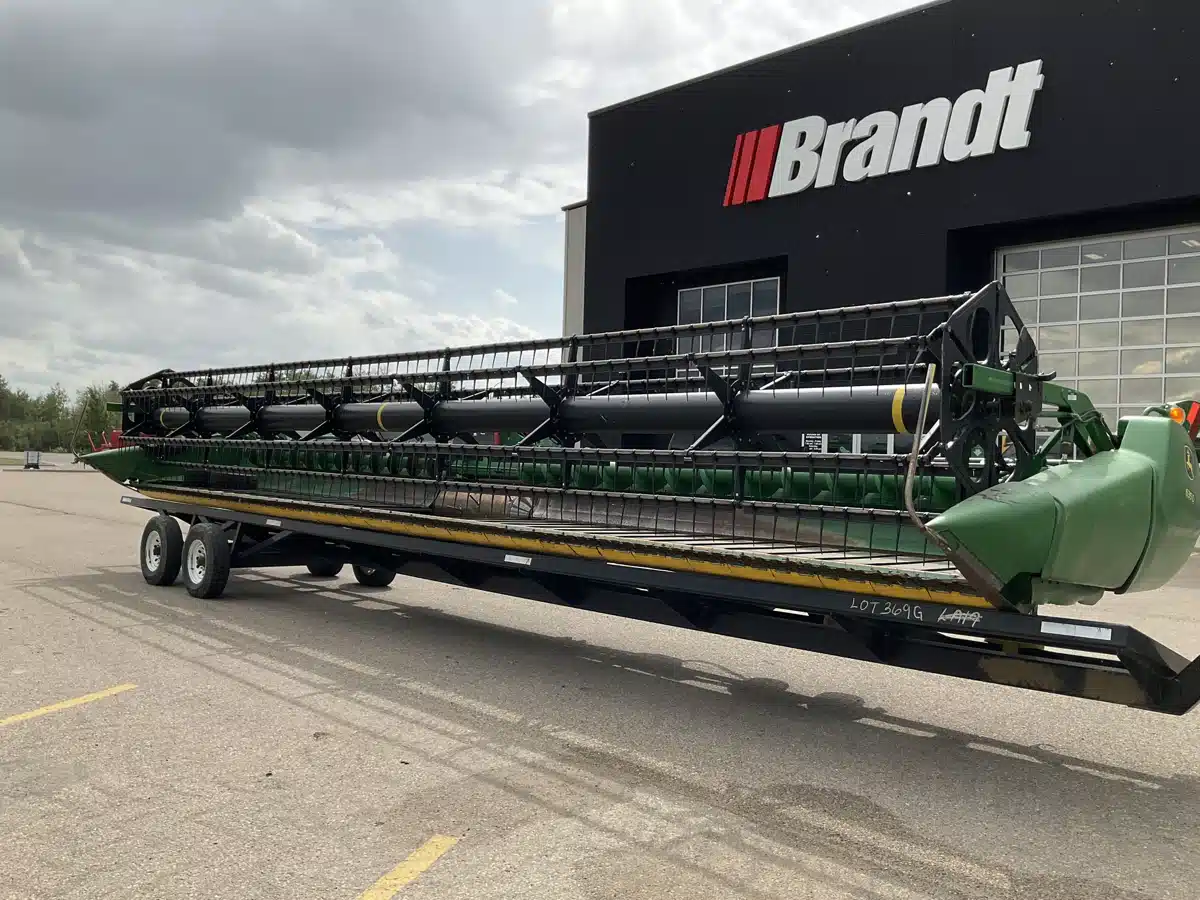 Gallery image 1 for Used 2010 John Deere 635D Header - Draper