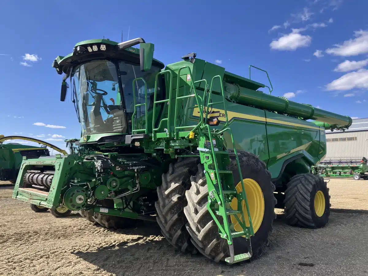 Gallery image 2 for 2024 John Deere X9 1100 Combine