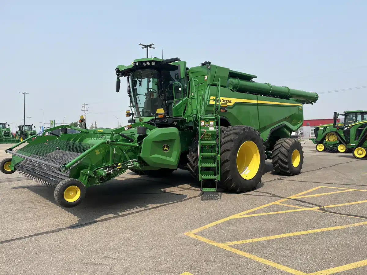 Gallery image 1 for Used 2024 John Deere X9 1100 Combine