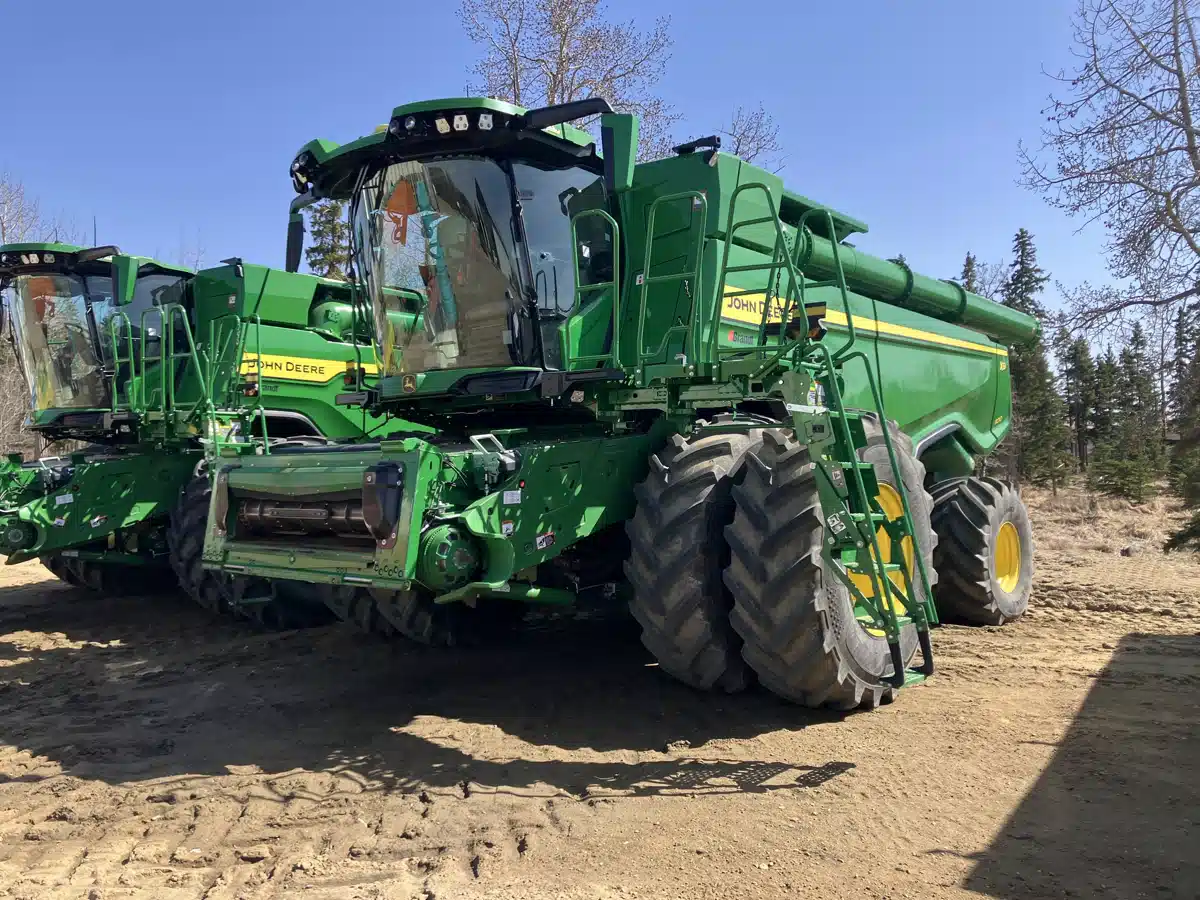 Gallery image 1 for Used 2024 John Deere X9 1100 Combine