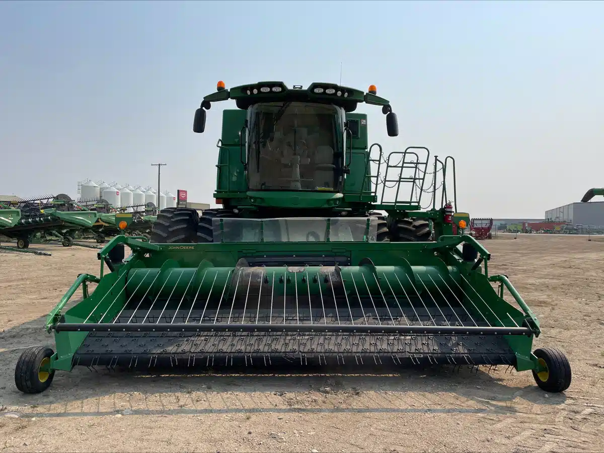 Gallery image 2 for Used 2017 John Deere S680 Combine