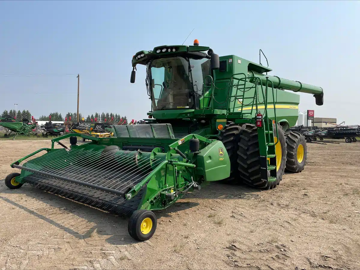 Gallery image 1 for Used 2017 John Deere S680 Combine