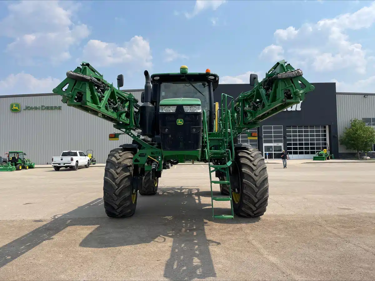 Gallery image 2 for Used 2019 John Deere R4044 Sprayer - Self Propelled
